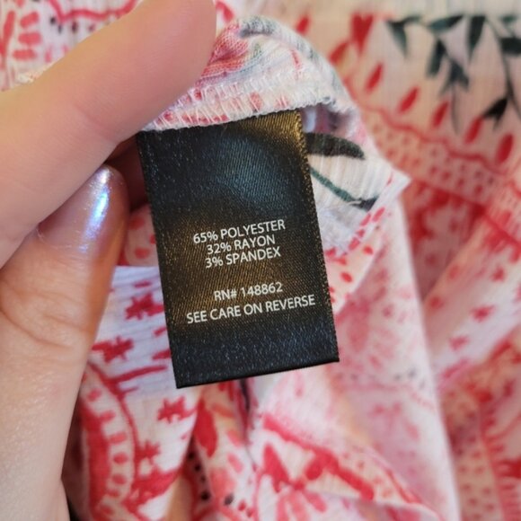 Torrid Red White Geometric Floral Crochet Sleeveless Top - Picture 6 of 8